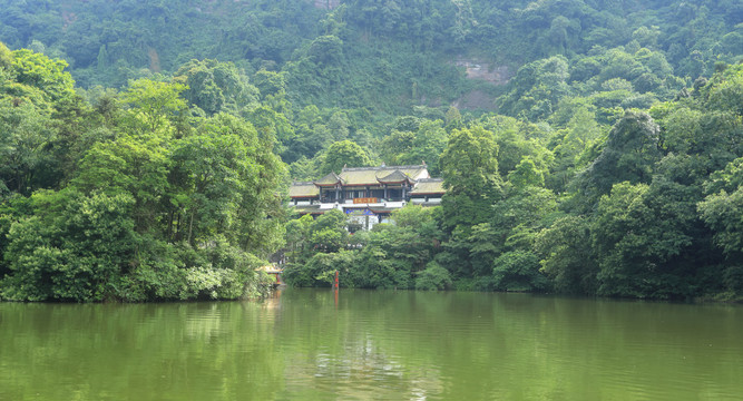 青城山湖翠映湖