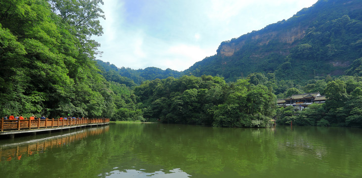 青城山湖翠映湖