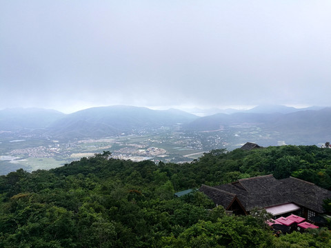 亚龙湾红霞岭