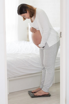 孕妇在怀孕八个月期间体重增加