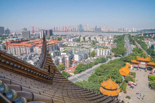 从武汉黄鹤楼上俯瞰城市全景