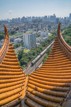 从武汉黄鹤楼上俯瞰城市全景