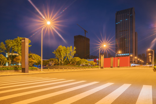 武汉城市天际线夜景和柏油马路