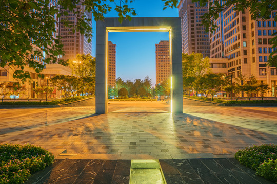 武汉城市天际线夜景和无人广场