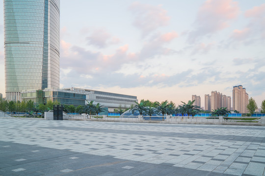 武汉城市建筑天际线和无人广场