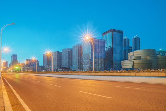 武汉城市天际线夜景和柏油马路