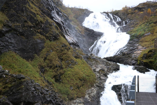 挪威峡湾瀑布