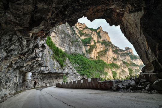 太行山挂壁公路