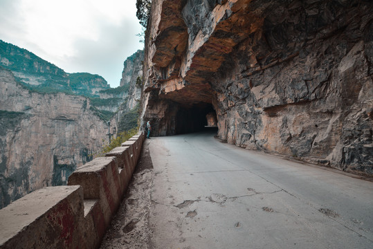 太行山挂壁公路