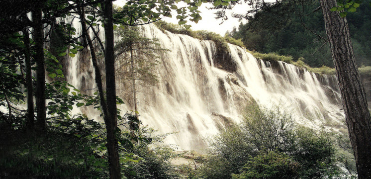 四川九寨沟诺日朗瀑布