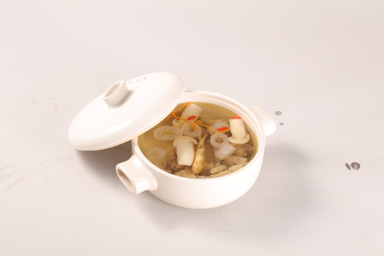 瑪卡松茸參雞湯