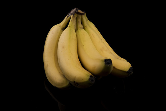 黑背景棚拍菲律宾都乐香蕉