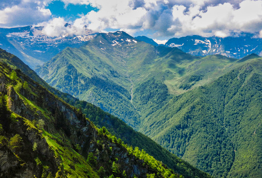 崇山峻嶺與高山丘壑