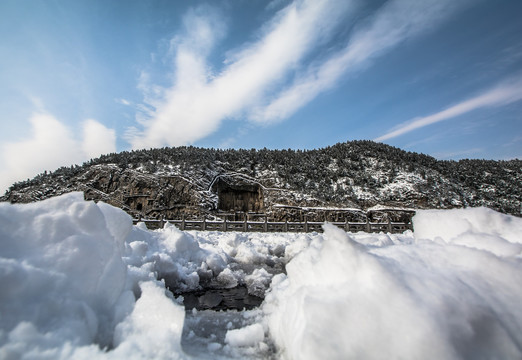 洛阳龙门石窟雪景