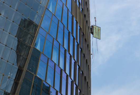 高空作业的建筑工人