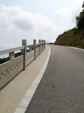 盘山路石护栏