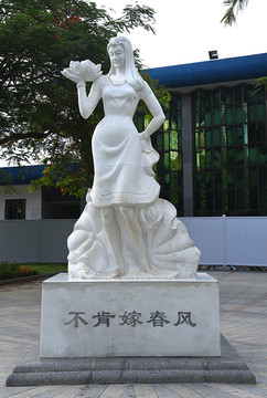 荷花女雕塑