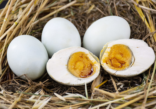 流油咸鴨蛋
