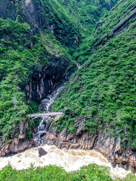 云南虎跳峡大峡谷