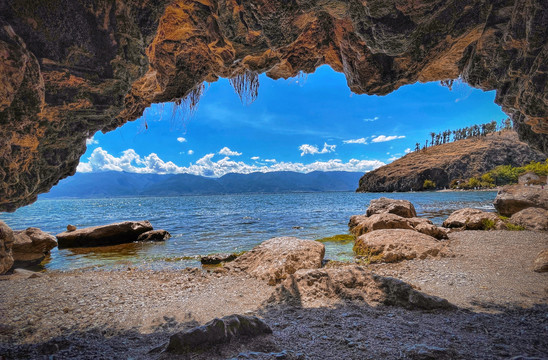 大理洱海边鹿卧山