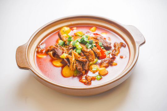 砂锅红汤焖牛杂