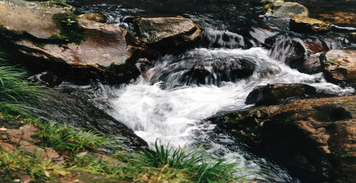 湖南张家界山涧流水