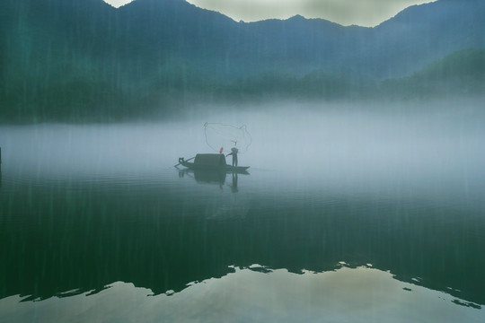 雨天小东江