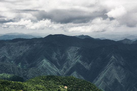 连绵群山