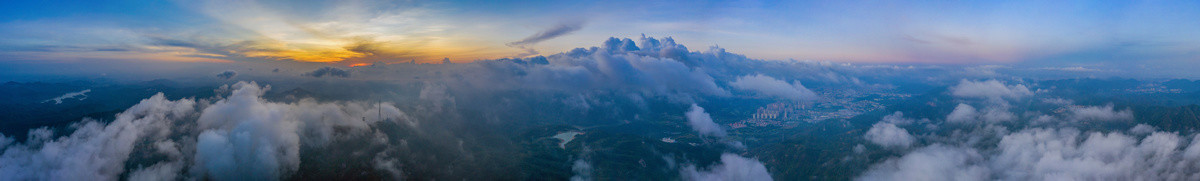 五桂山清晨的云海