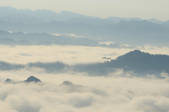 云雾缭绕大山云海