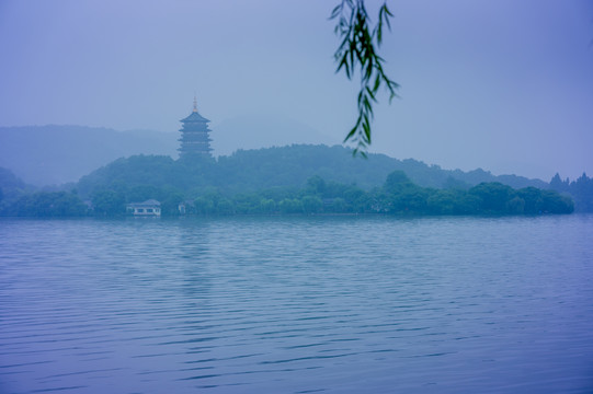 烟雨西湖