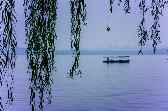 烟雨西湖