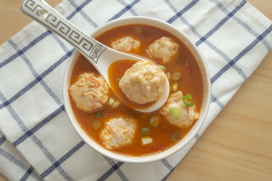 龙虾球丸子西红柿汤