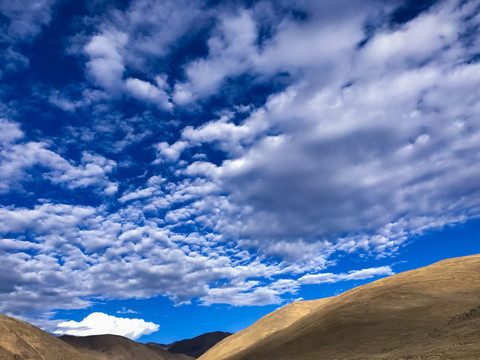 藏区高原上的天空云彩