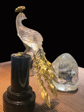 水晶雕刻孔雀造型艺术品摆件