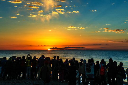 青海湖晨曦夕阳