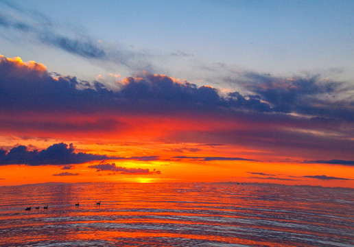 青海湖晨曦夕阳