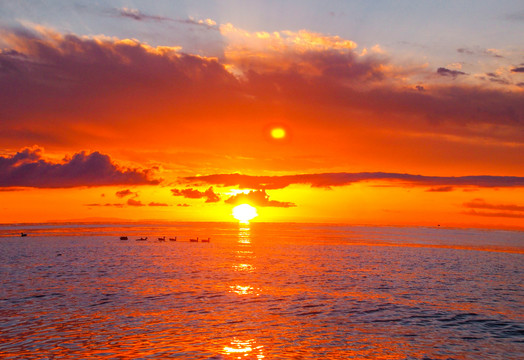 青海湖晨曦夕阳