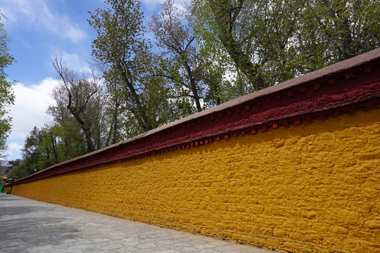 西藏黄墙