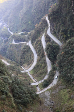 天门山盘山路