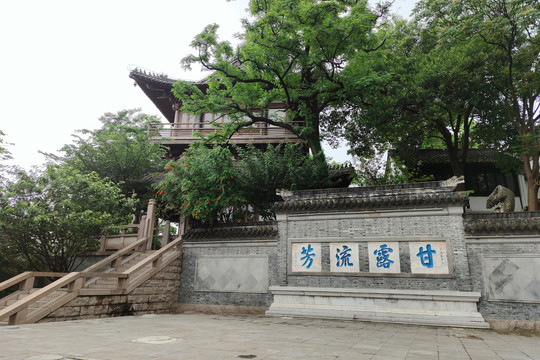 镇江北固山甘露寺