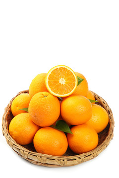 篮子里放着甜橙