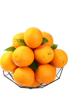 篮子里放着甜橙