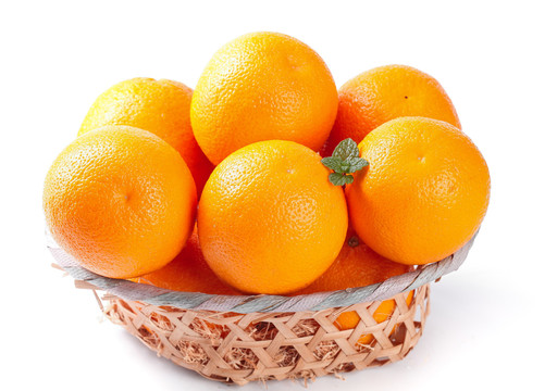篮子里放着橙子