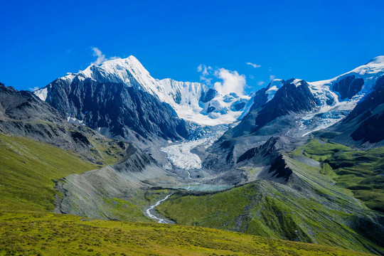 贡嘎雪山