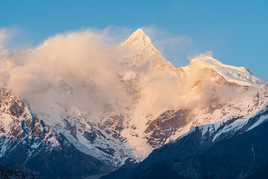 南迦巴瓦日照金山