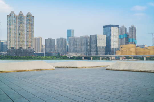 武汉城市建筑天际线和市民广场