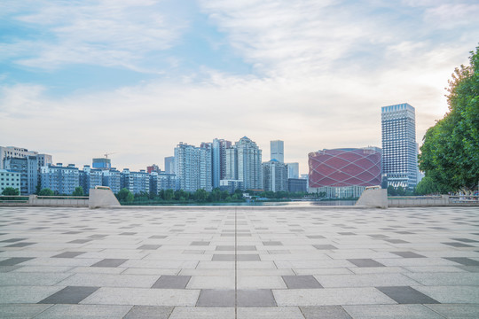 武汉城市建筑天际线和市民广场