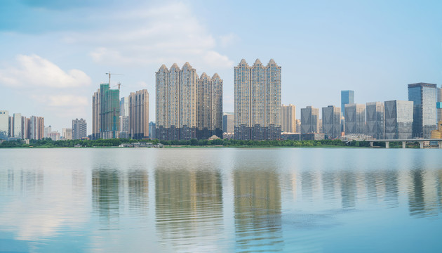 武汉城市建筑天际线和沙湖风光