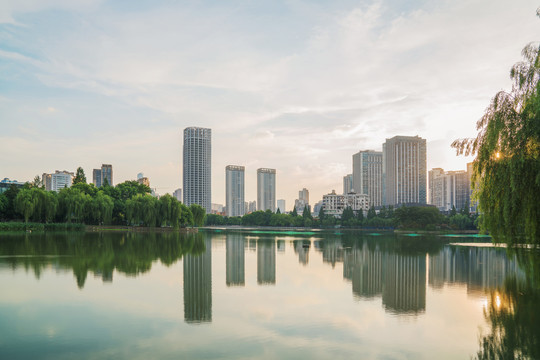 武汉城市天际线和南湖公园风光